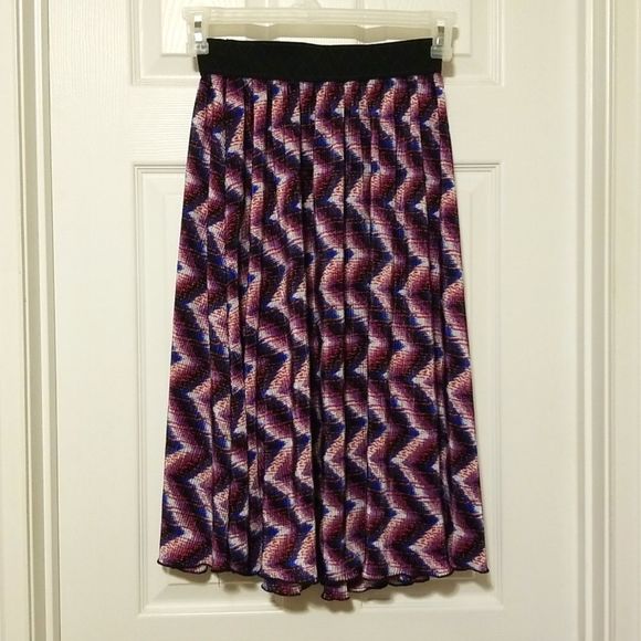 LULAROE pleated Jill skirt, chevron print with elastic waist band. Size XS - Picture 1 of 7
